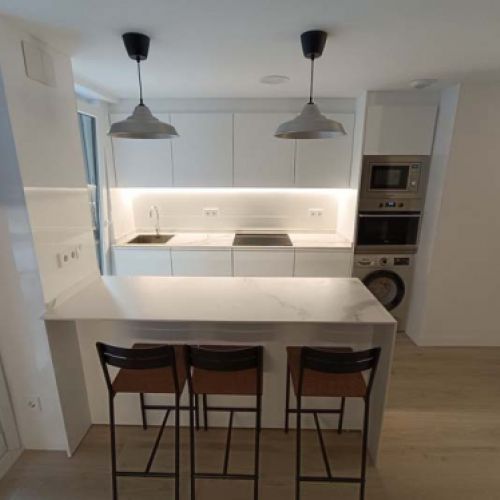 Instalación de luces para cocina de domicilio particular