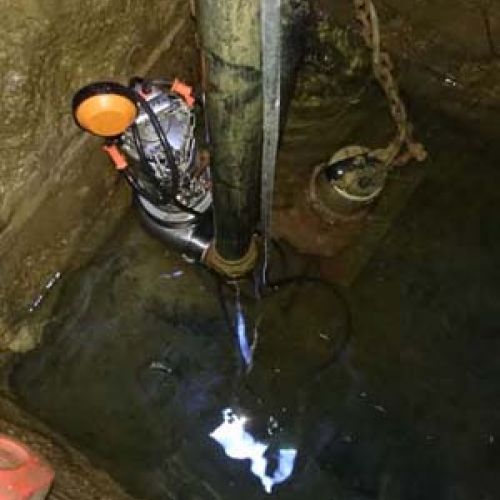 Instalación de bomba de agua en pozo