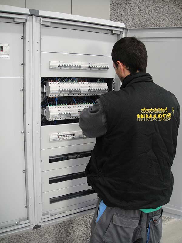 Empresa de instalaciones y reparaciones eléctricas